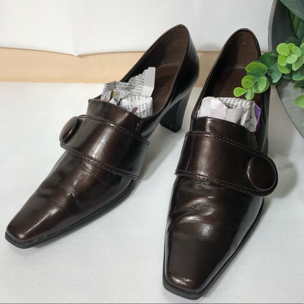 GUC Metallic Brown Stacked Button Heels